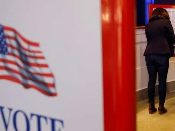 Демократи взяли під контроль сенат США, поки республіканці захоплювали Конгрес