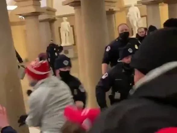 У будівлі Конгресу США почались сутички