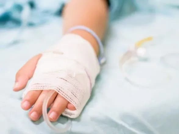 У Києві дитину, яку мати викинула з вікна, госпіталізували до "Охматдиту"