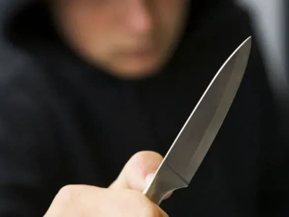 У Львові підліток бігав містом з ножем та наносив собі поранення