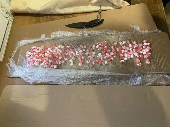 Намагався провезти метадон до РФ: на кордоні викрили наркокур’єра