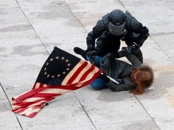 Четыре человека погибли в ходе протестов у Конгресса США