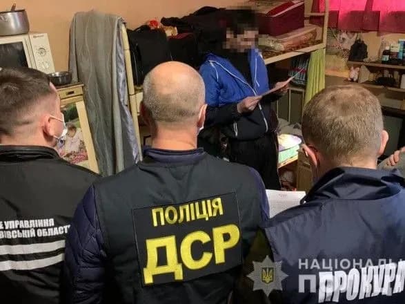 "Наглядача" за Личаківською виправною колонією підозрюють в організації постачання наркотиків до установи