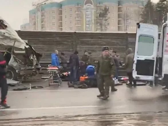В Подмосковье самосвал протаранил колонну военных автобусов: есть погибшие