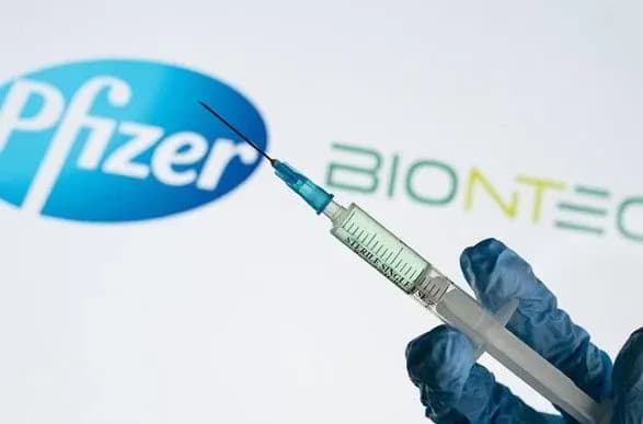 Pfizer знизила темпи виробництва вакцини
