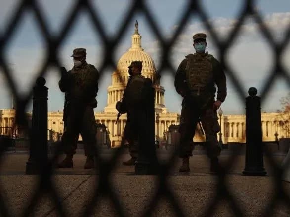 Чоловік зі зброєю намагався потрапити в Капітолій