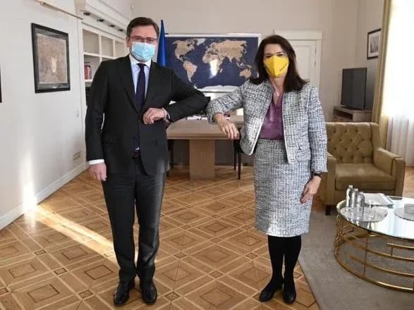 Голова ОБСЄ вже у Києві: провела зустріч з Кулебою