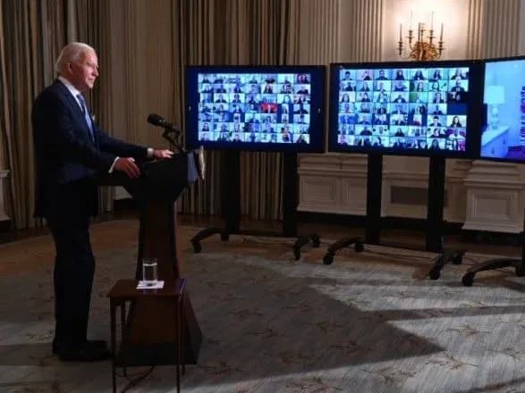 Байден привів до присяги в віртуальному форматі сотні співробітників адміністрації США