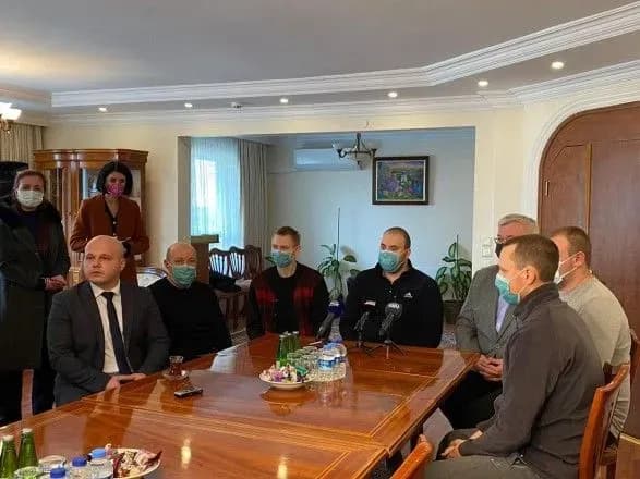 Катастрофа "Арвіна": врятовані моряки повернулись в Україну, доля решти - невідома