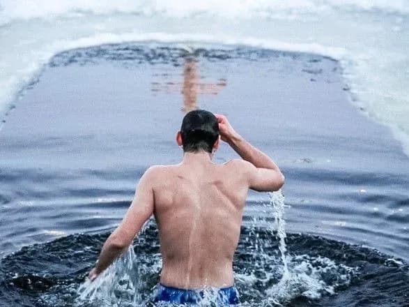 На Крещение в столице из-за гололеда травмировались около 40 человек