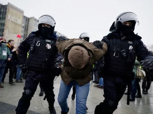 Протести на підтримку Навального. ЗМІ РФ повідомляють про затримання близько 300 неповнолітніх