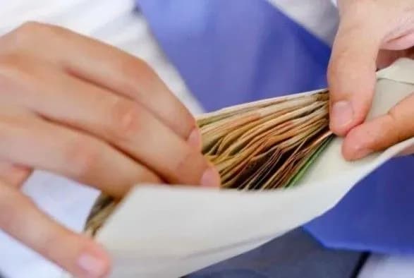 Раді рекомендують ухвалити постанову про 100 тис. грн премії для найкращих учасників ЗНО