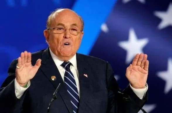 Джулиани "договорился": с юриста Трампа хотят взыскать 1,3 млрд долл. из-за заявлений о выборах