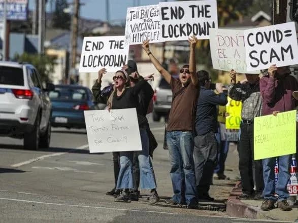 У Лос-Анджелесі прикрили пункт вакцинації від COVID-19 через акцію противників вакцинації