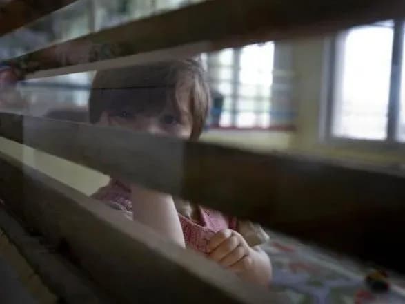 У ЮНІСЕФ застерегли від зупинки реформи інтернатів в Україні