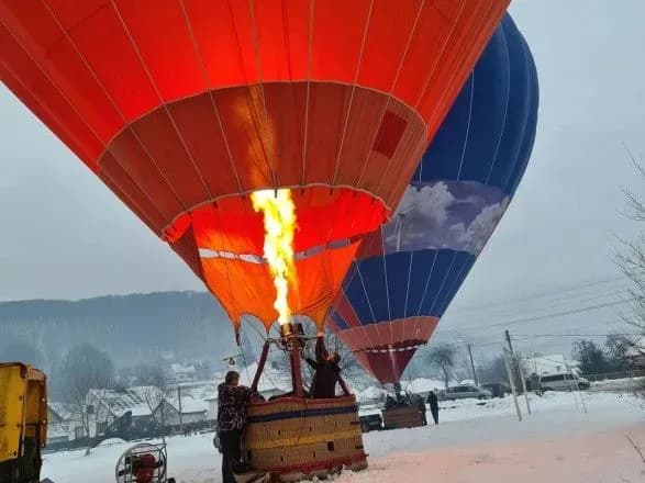 Дослідники перелетіли Карпати на повітряній кулі за три години