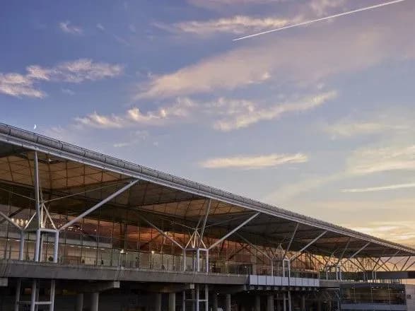 Підліток пролетів на шасі літака 400 км з Лондона і вижив