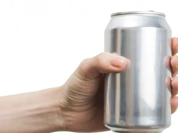 Математик вважає, що весь в світі вірус, який викликає COVID, може поміститься в банку з-під газованої води