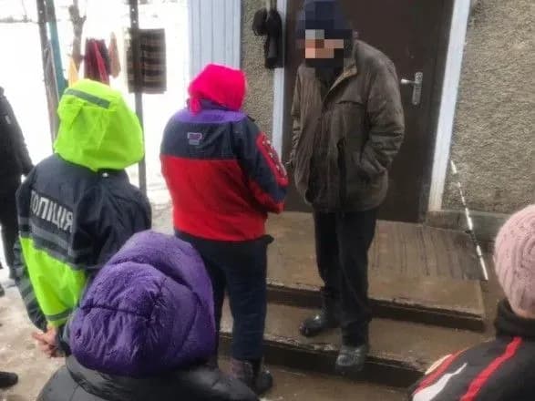 Прибив цвяхами тіло кота до дерев'яного хреста: на Одещині затримали 16-річного хлопця