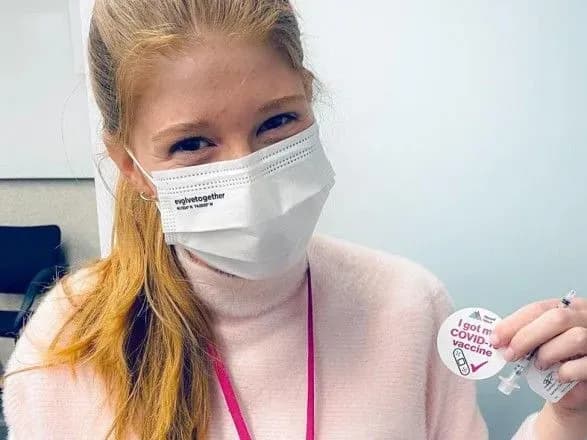 Дочка Білла Гейтса вакцинувалася від COVID-19