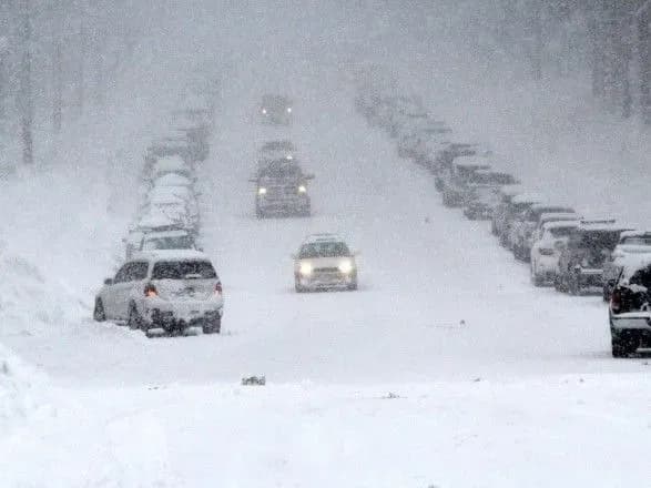 У США через негоду без світла лишились сотні тисяч людей