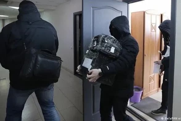 Масові обшуки пройшли у журналістів і правозахисників в Білорусі