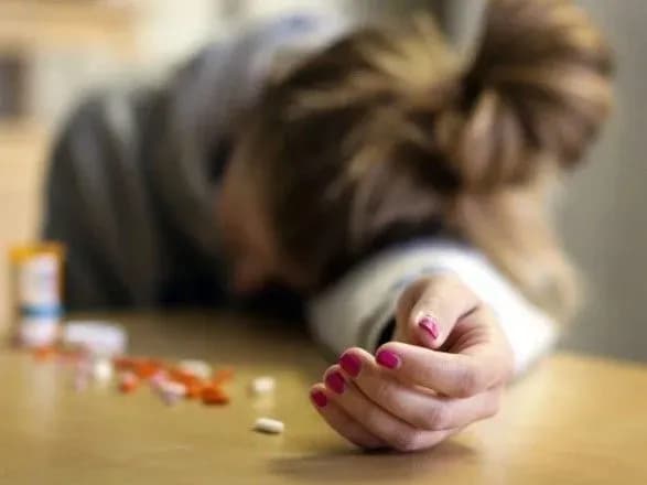Проблеми в сім'ї та коханні: в Умані дві школярки наковталися пігулок
