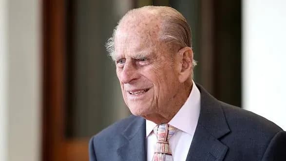 Чоловіка королеви Єлизавети залишили в лікарні на третю ніч