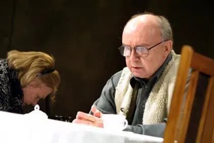 Умер исполнитель главных ролей в "Иронии судьбы" и "Служебном романе" Мягков