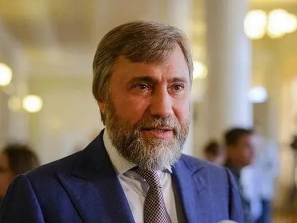 Питання вакцинації вкрай заполітизоване, а партії заробляють на критиці "дешеві бали" - Новинський