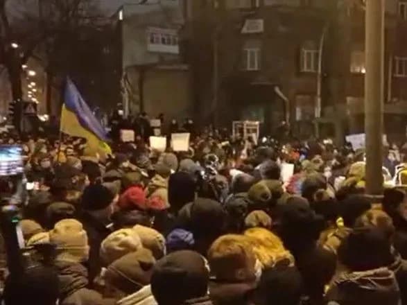 Сотні активістів прийшли на Банкову через вирок Стерненку