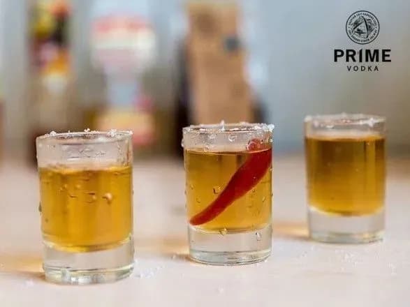 У всьому “винні” монахи і брутальні козаки: чому перцівка стала культовою українською настоянкою