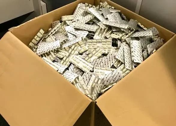 Іноземець намагався вивезти з України до Туреччини медпрепарати Pfizer на 2,4 млн грн