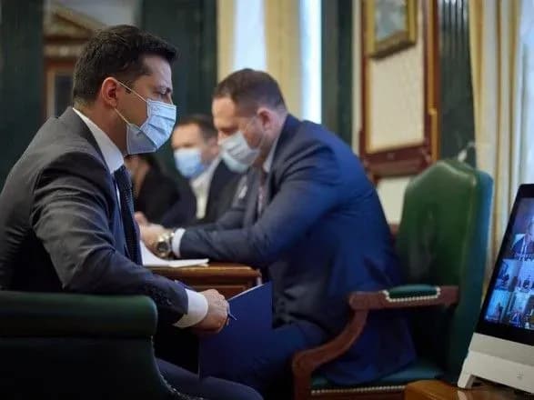 Вакцинація військових має проходити без свят і вихідних - Зеленський