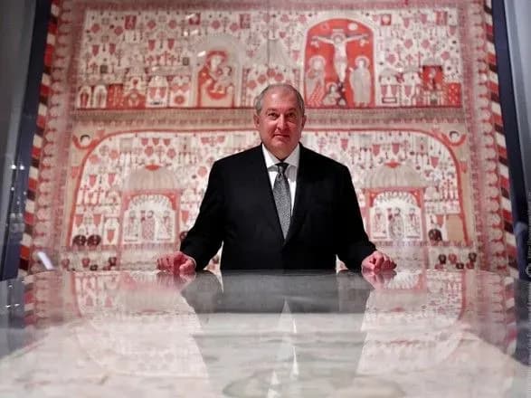 Президент Вірменії повторно відмовився звільняти главу Генштабу, який виступив проти Пашиняна