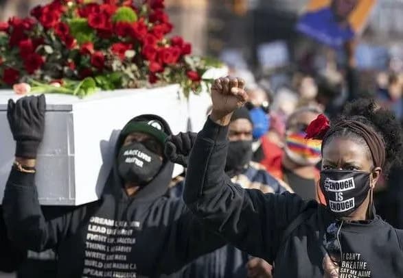 У США сотні людей вийшли на акцію перед початком суду у справі про вбивство Джорджа Флойда