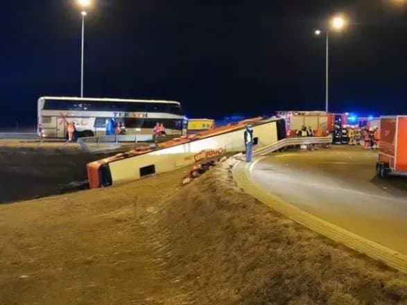 ДТП з українцями в Польщі: двоє госпіталізованих перебувають у важкому стані