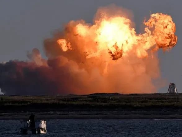 Маск назвав причину вибуху космічного корабля Starship 10 після посадки