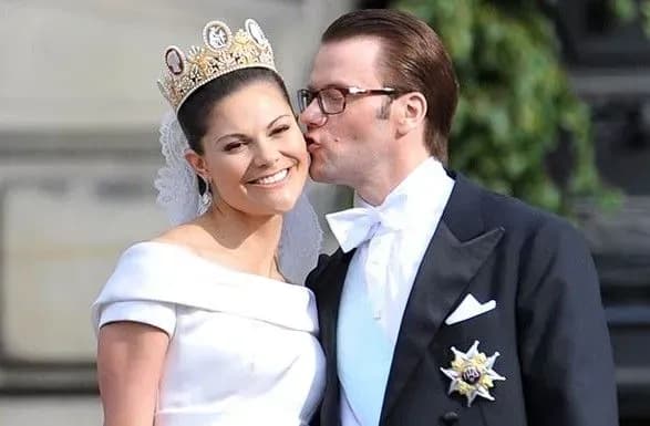 Кронпринцеса Швеції та її чоловік захворіли на коронавірус