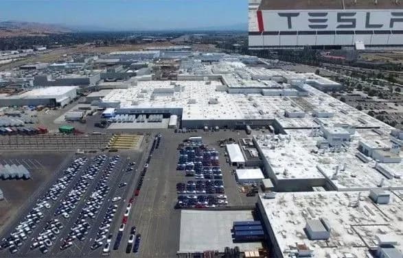 У США на заводі Тesla сталася пожежа