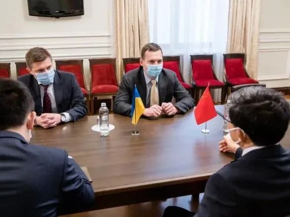 Зрада відміняється: у МЗС обговорили з послом КНР китайську делегацію в Криму