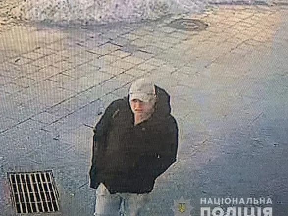 У Житомирі пошкодили пам'ятник Героям Небесної Сотні: вандал потрапив на відео