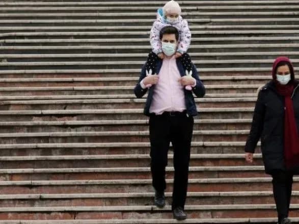 Из-за пандемии в Иране потеряли работу более 1 млн человек