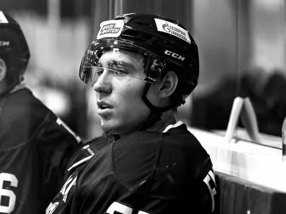 Лікарі боролися за життя три дні: у Росії шайба "вбила" 19-річного хокеїста