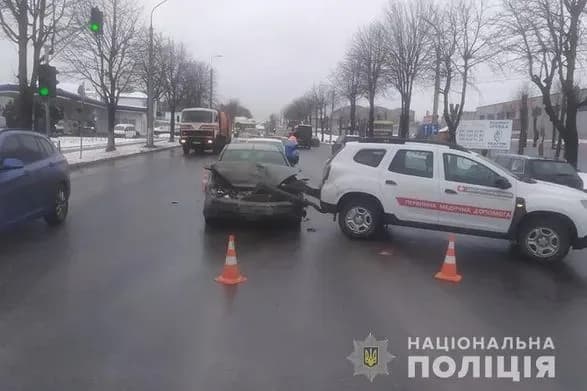 У Тернополі потрапив у ДТП автомобіль із вакцинами від COVID-19, постраждали троє людей