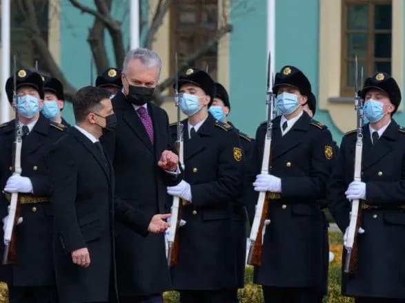 Зростання провокацій та спроби зірвати перемир'я: Зеленський обговорив з президентом Литви ситуацію на Донбасі