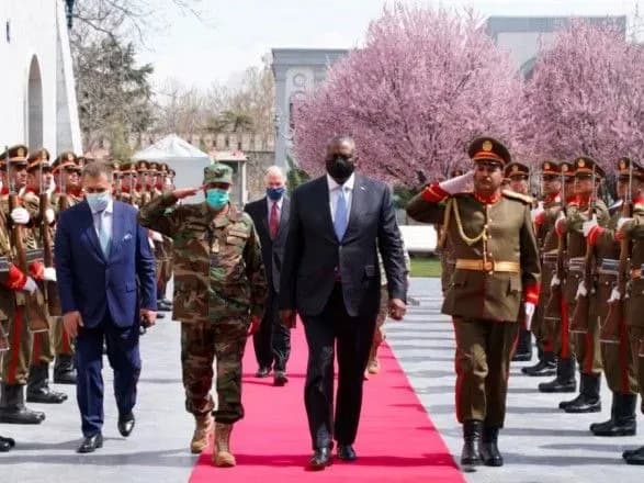 Міністр оборони США відвідав Афганістан на тлі наближення дати виведення військ