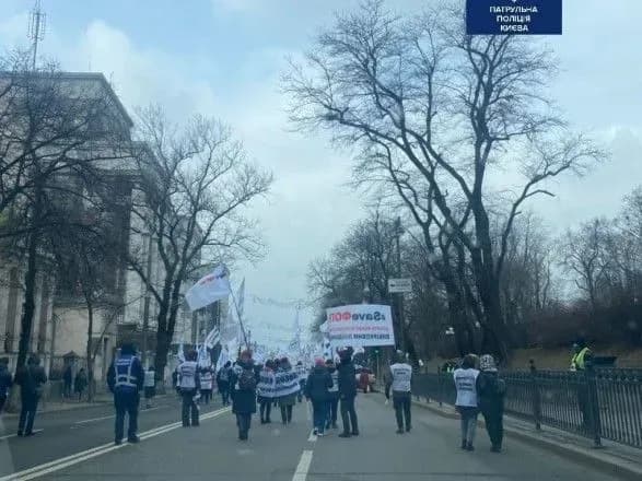 Вулицю Грушевського у центрі Києва перекрили мітингувальники