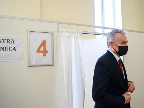 Президент Литви вакцинувався від COVID-19 препаратом AstraZeneca