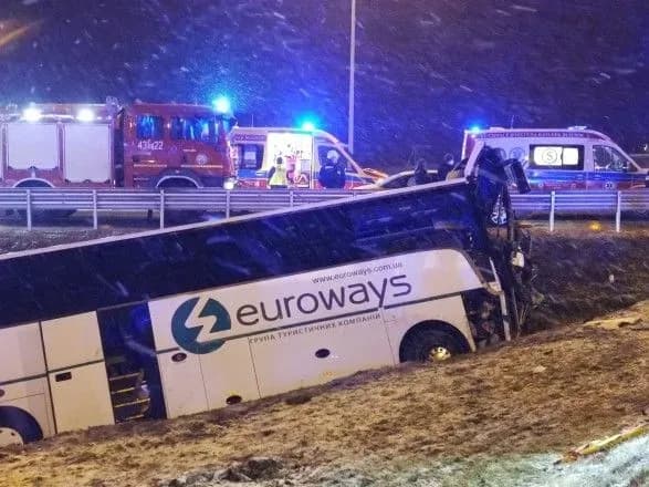 Після ДТП у Польщі у лікарнях залишається 5 українців: що відомо про їхній стан